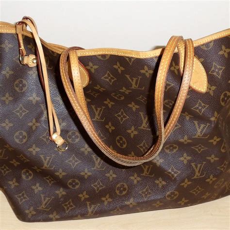 louis vuitton selling fake bags in store